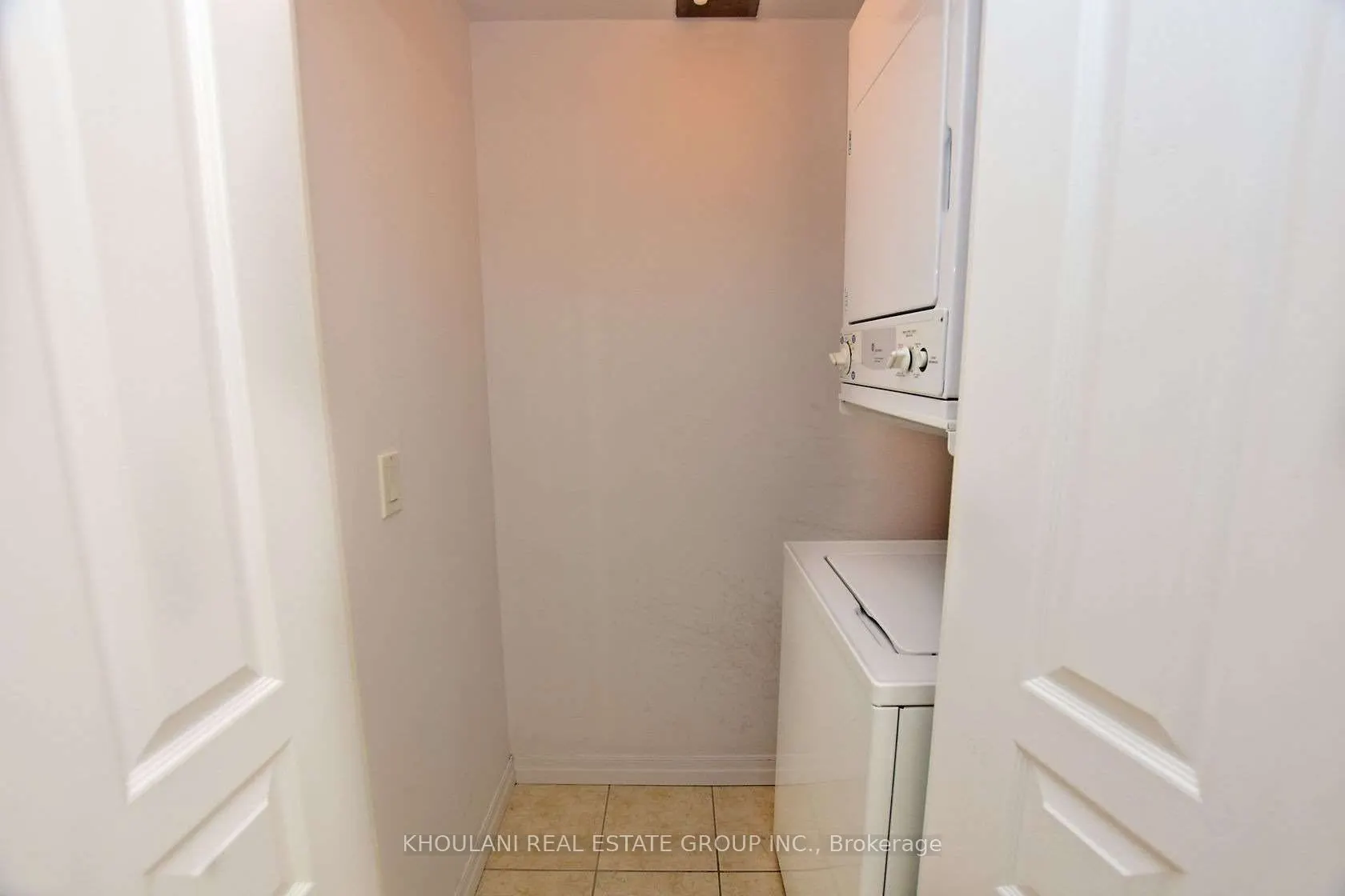 220 Burnhamthorpe Road #2201