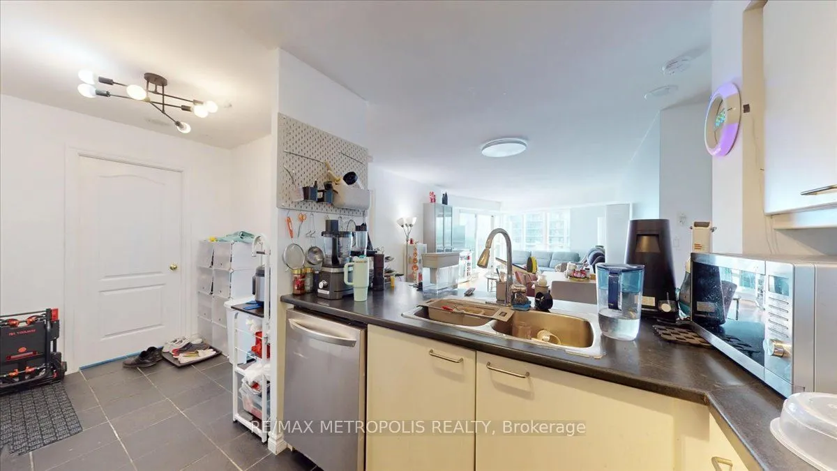 2111 Lake Shore Boulevard W #816