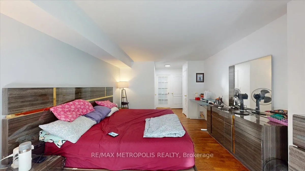 2111 Lake Shore Boulevard W #816