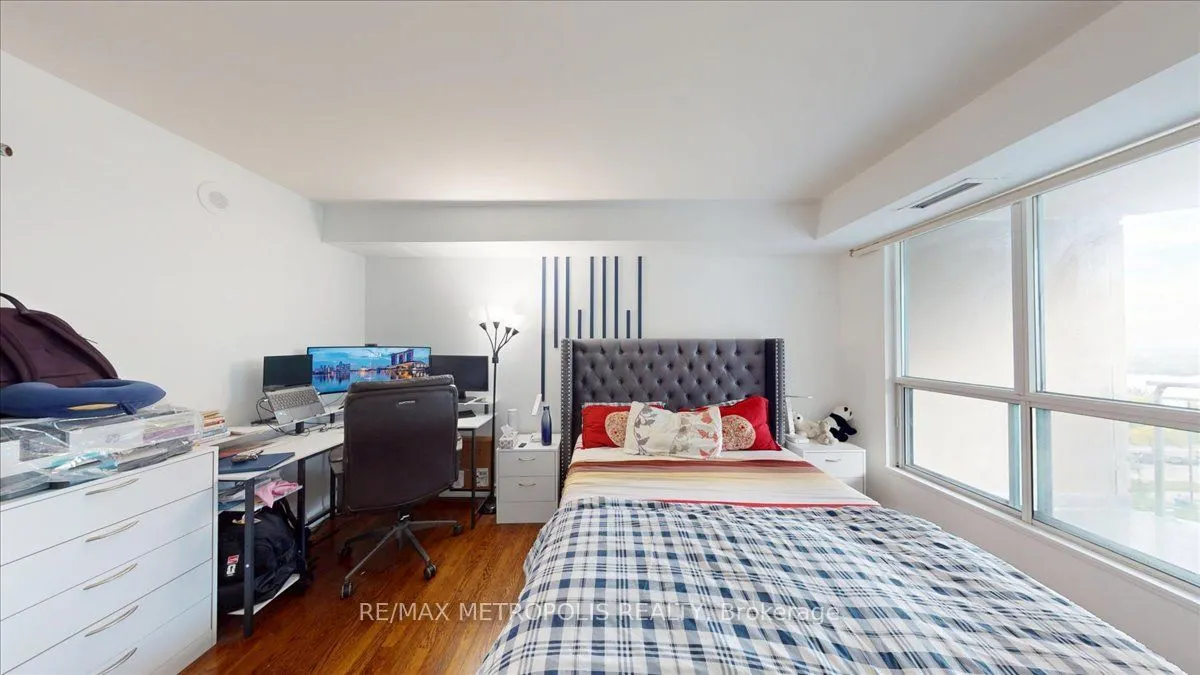 2111 Lake Shore Boulevard W #816
