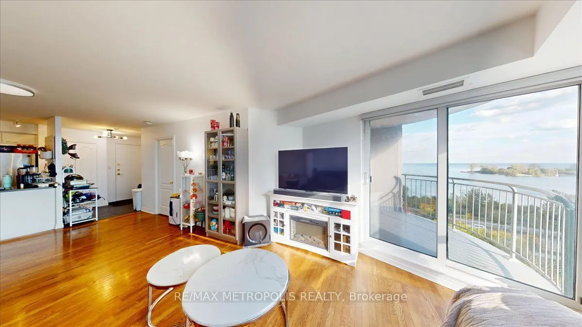 2111 Lake Shore Boulevard W #816