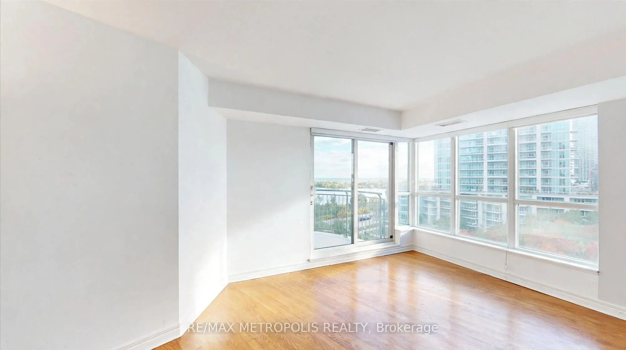 2111 Lake Shore Boulevard W #816