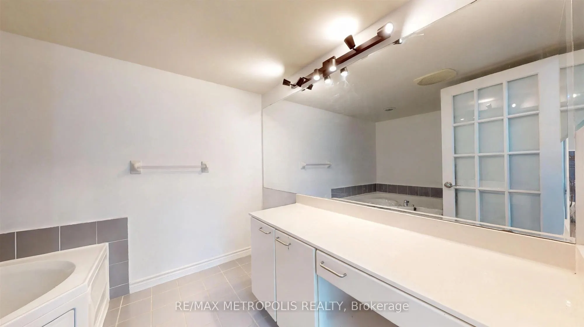 2111 Lake Shore Boulevard W #816
