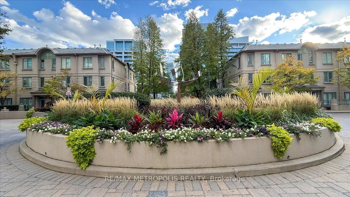 2111 Lake Shore Boulevard W #816