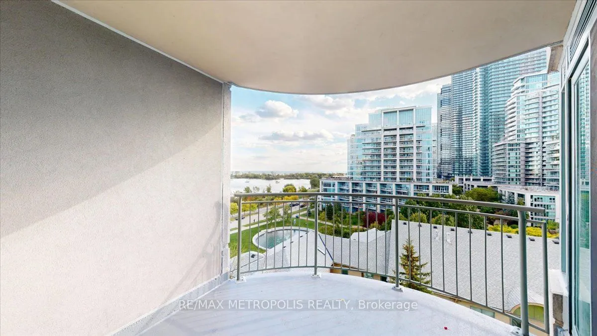 2111 Lake Shore Boulevard W #816
