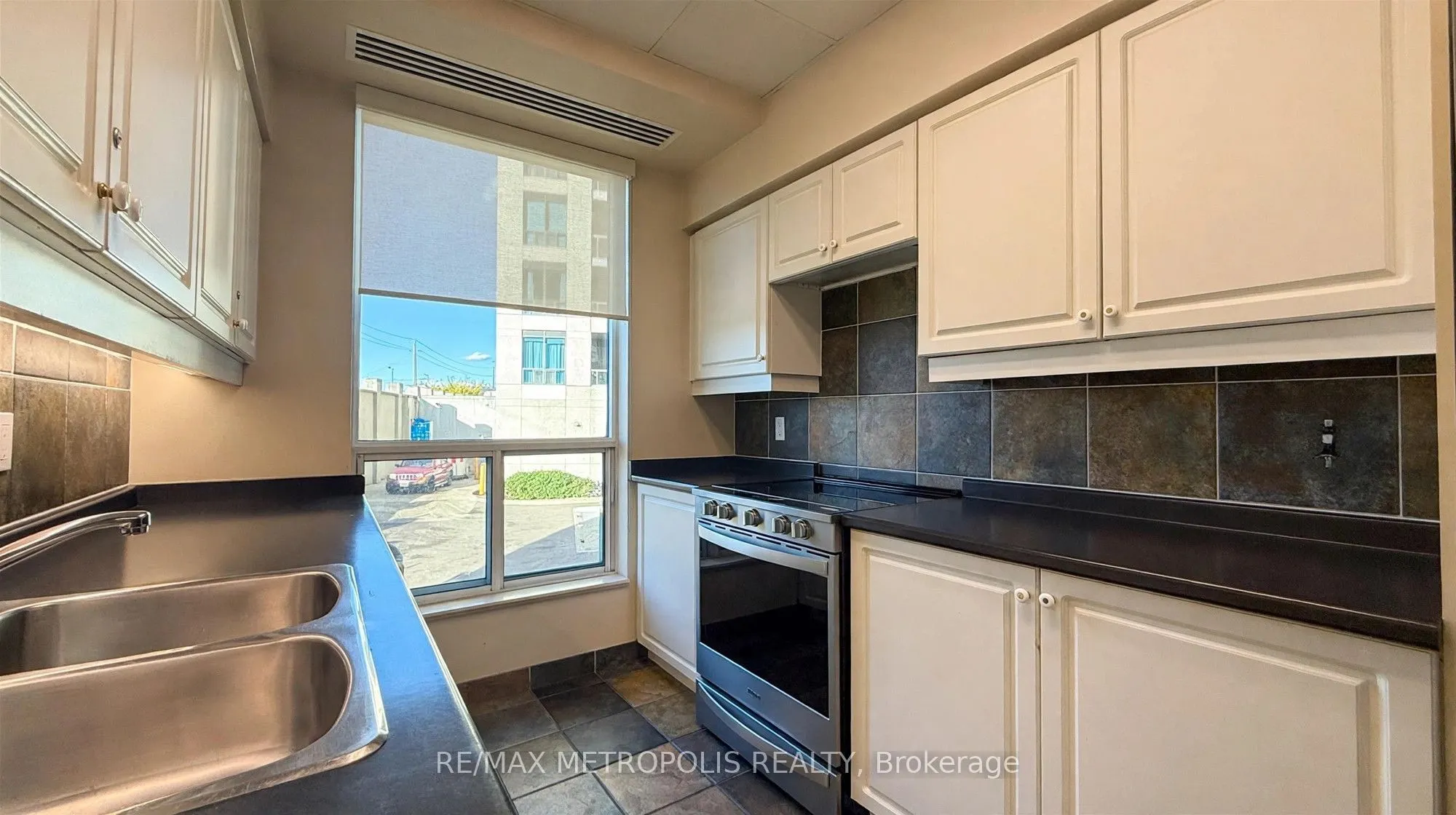 2111 Lake Shore Boulevard W #816