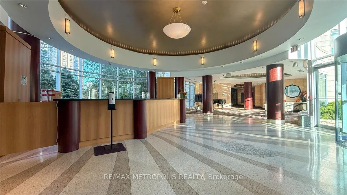 2111 Lake Shore Boulevard W #816