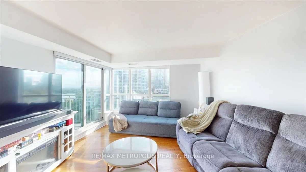 2111 Lake Shore Boulevard W #816