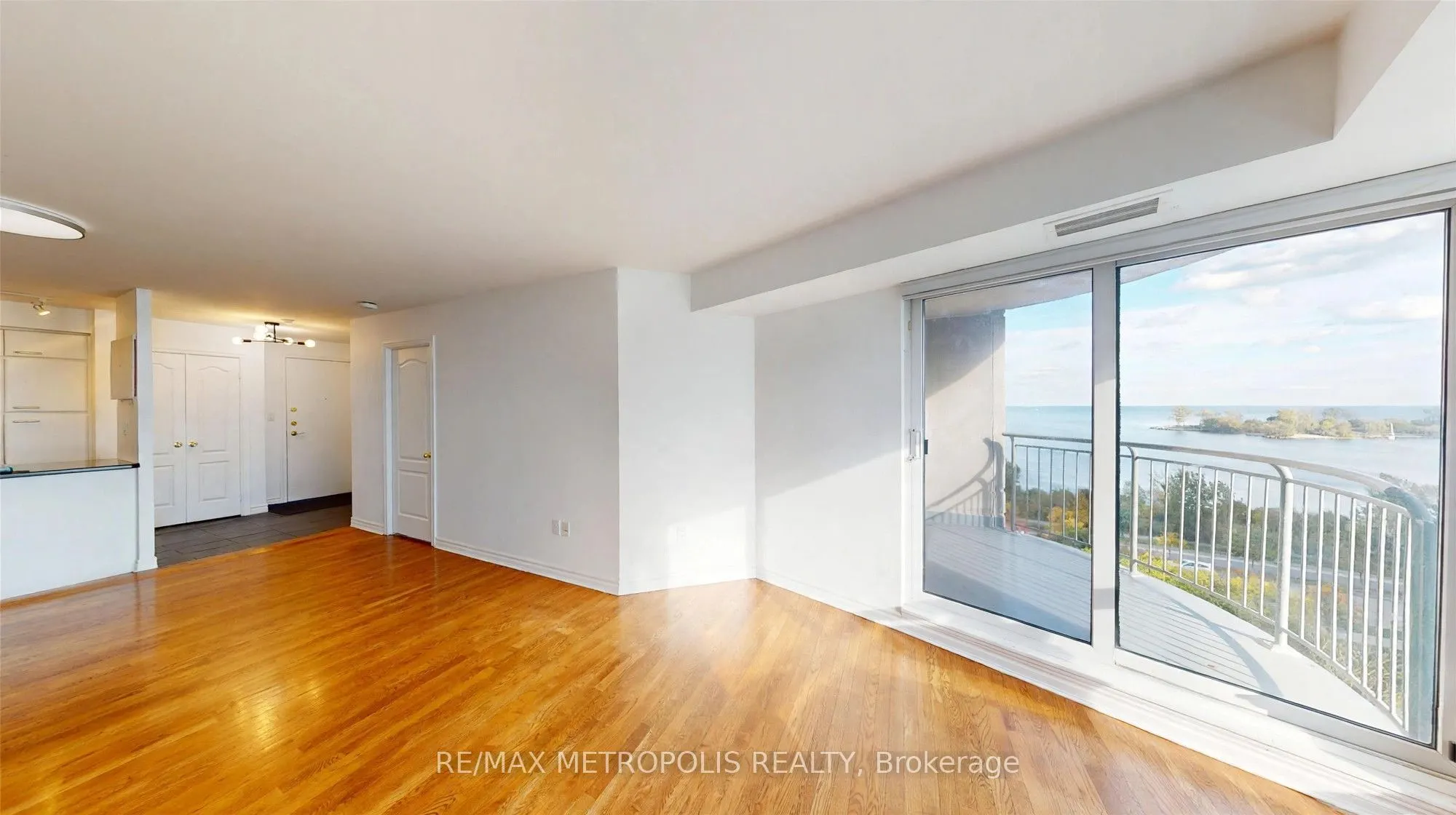 2111 Lake Shore Boulevard W #816