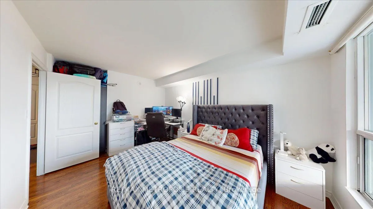 2111 Lake Shore Boulevard W #816