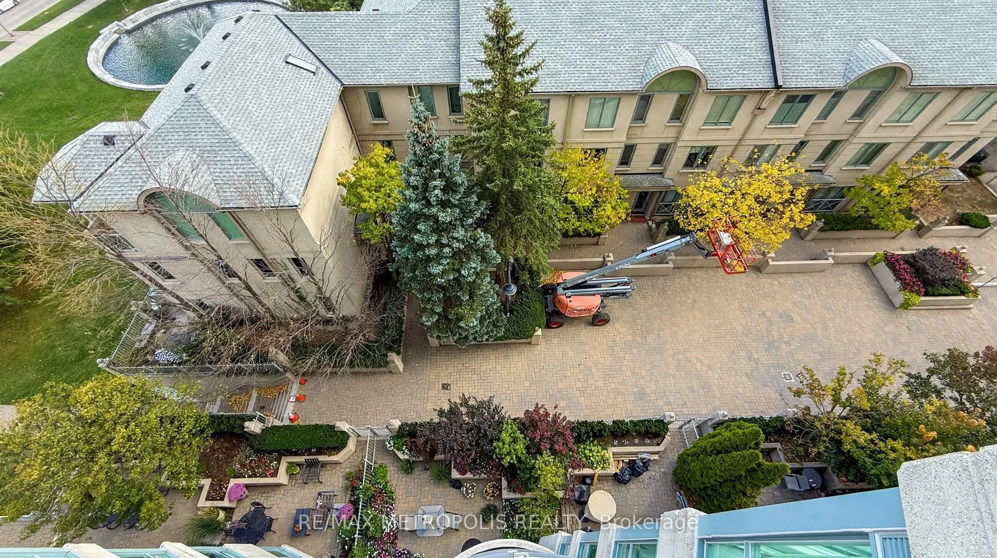2111 Lake Shore Boulevard W #816