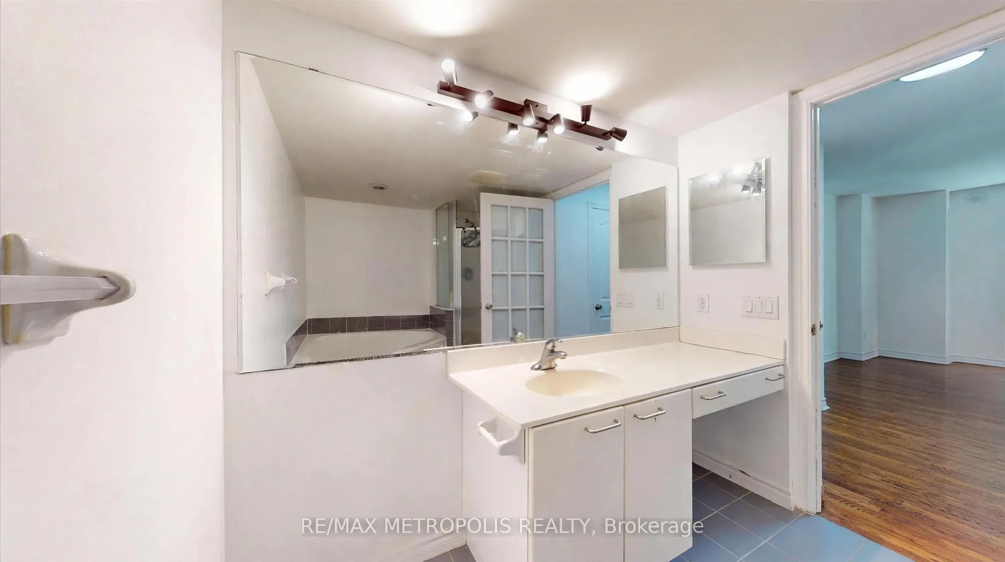 2111 Lake Shore Boulevard W #816