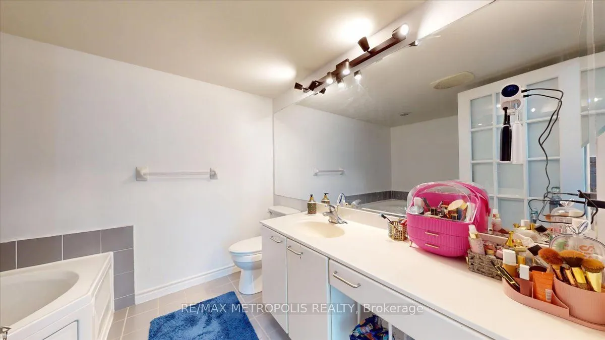 2111 Lake Shore Boulevard W #816