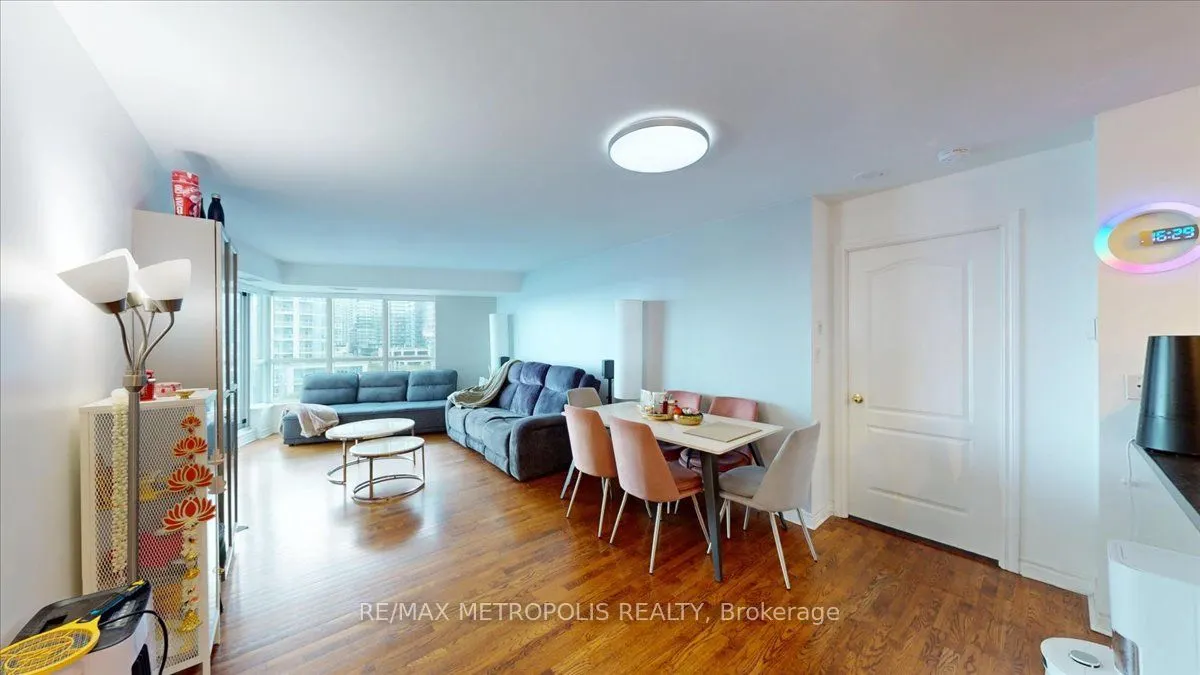 2111 Lake Shore Boulevard W #816