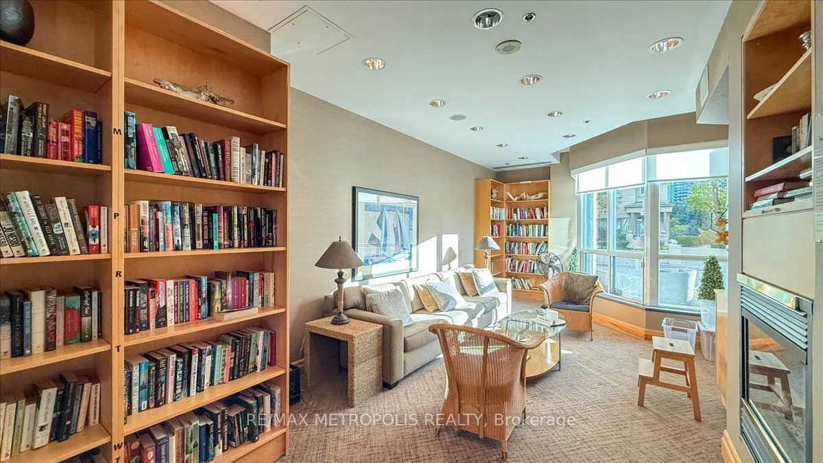 2111 Lake Shore Boulevard W #816