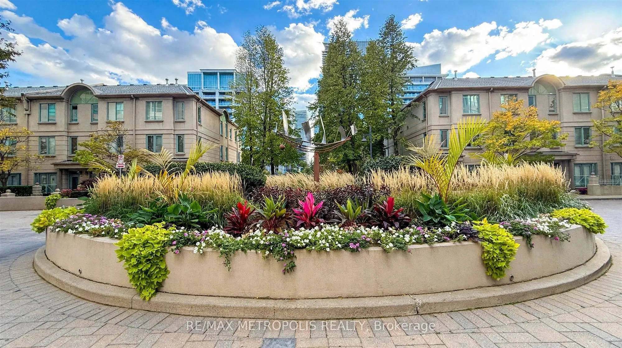 2111 Lake Shore Boulevard W #816