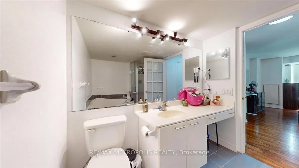 2111 Lake Shore Boulevard W #816