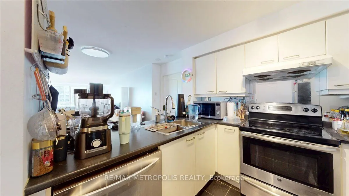 2111 Lake Shore Boulevard W #816
