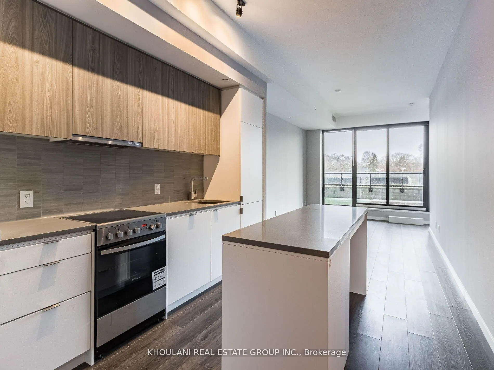 7 Smith Crescent #204