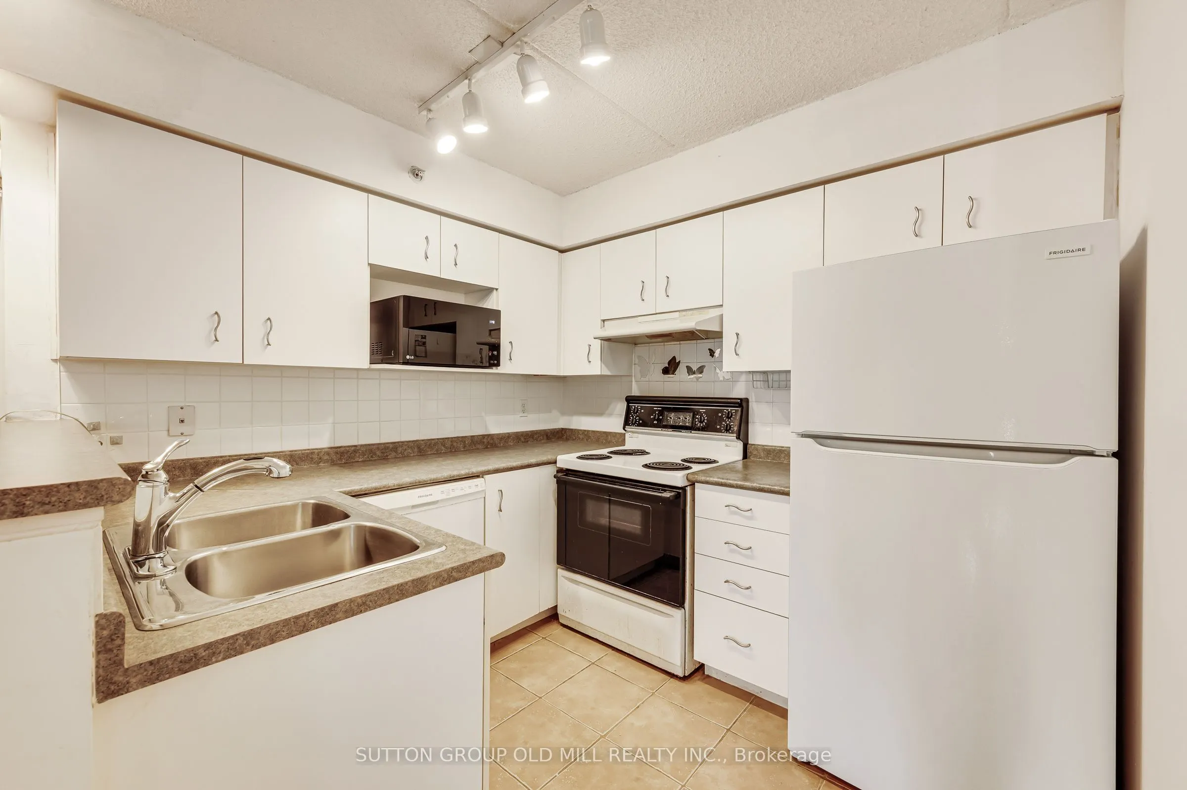 1470 Bishops Gate #208