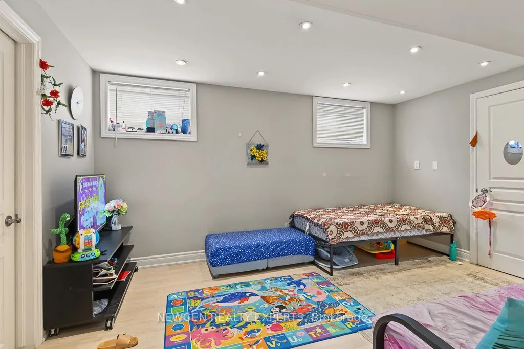 43 Lone Rock Circle