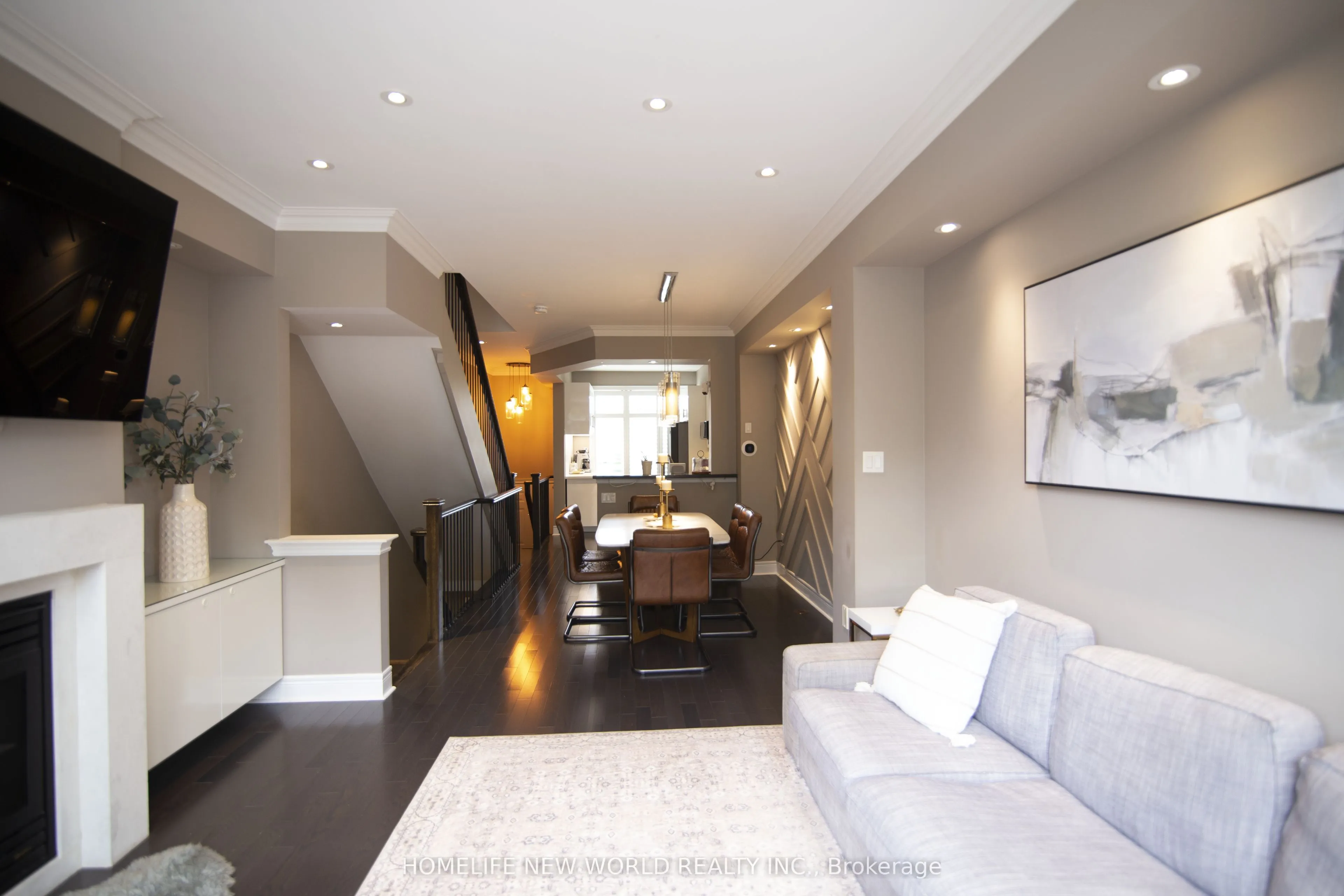 585A Oxford Street
