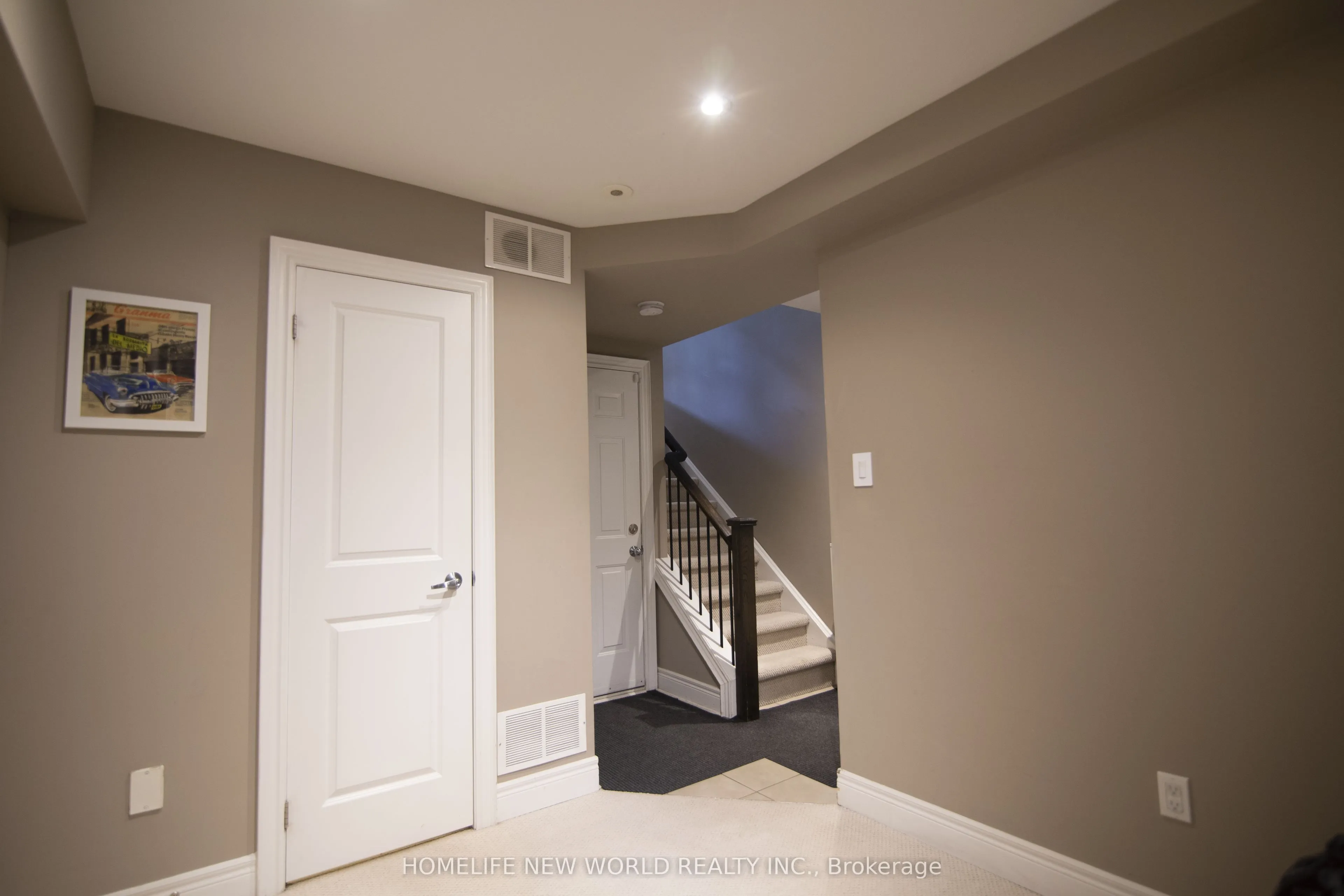 585A Oxford Street