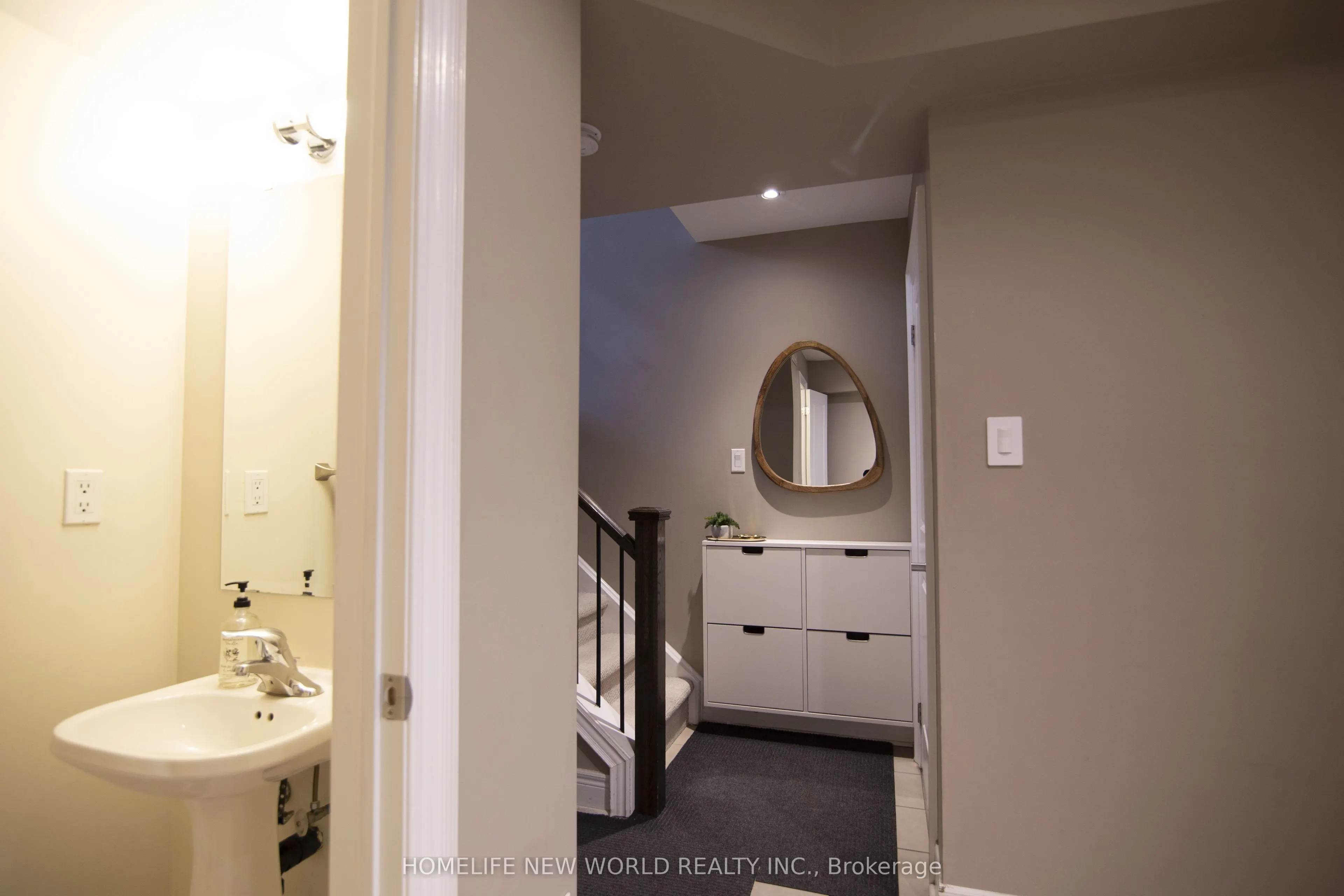 585A Oxford Street