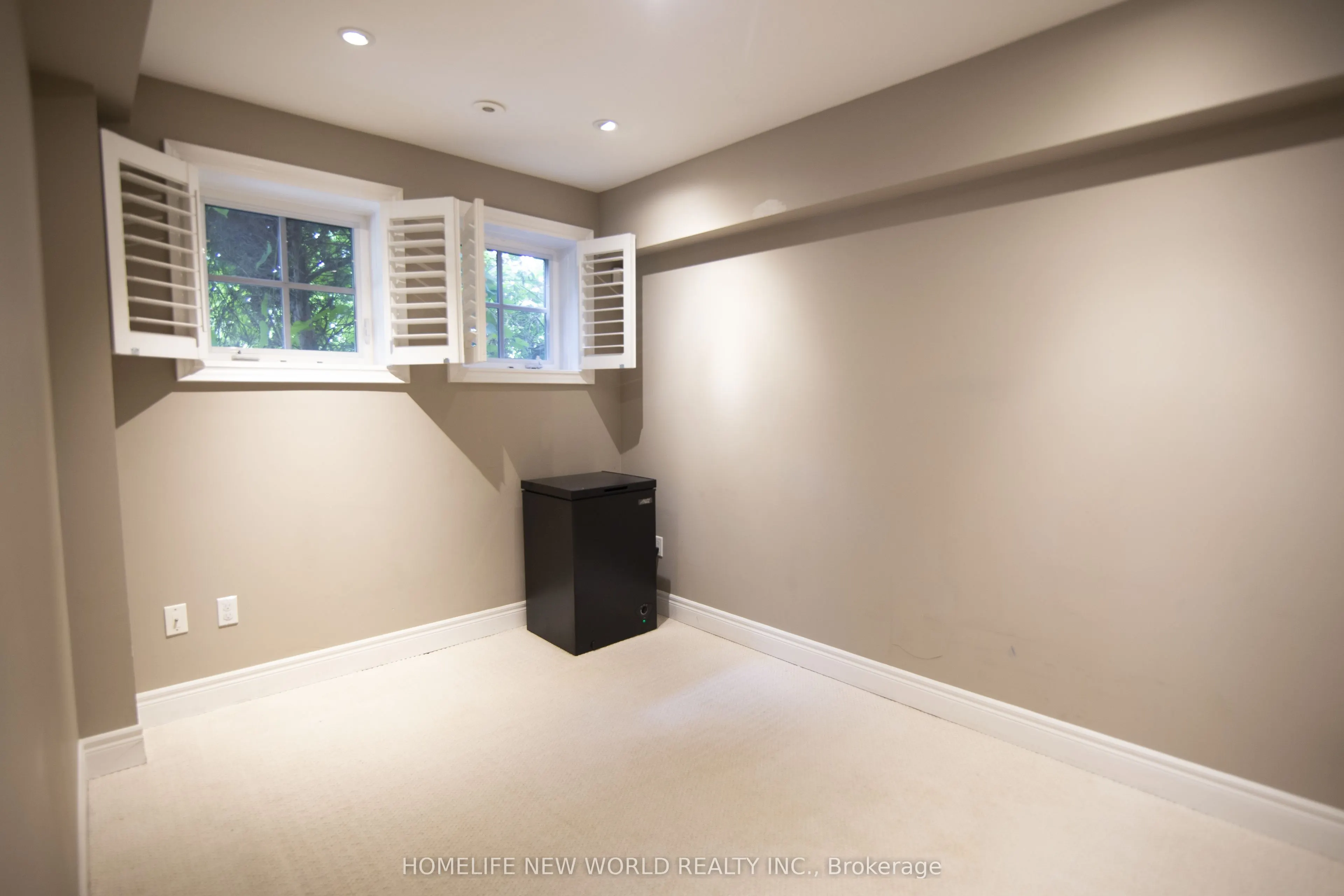 585A Oxford Street