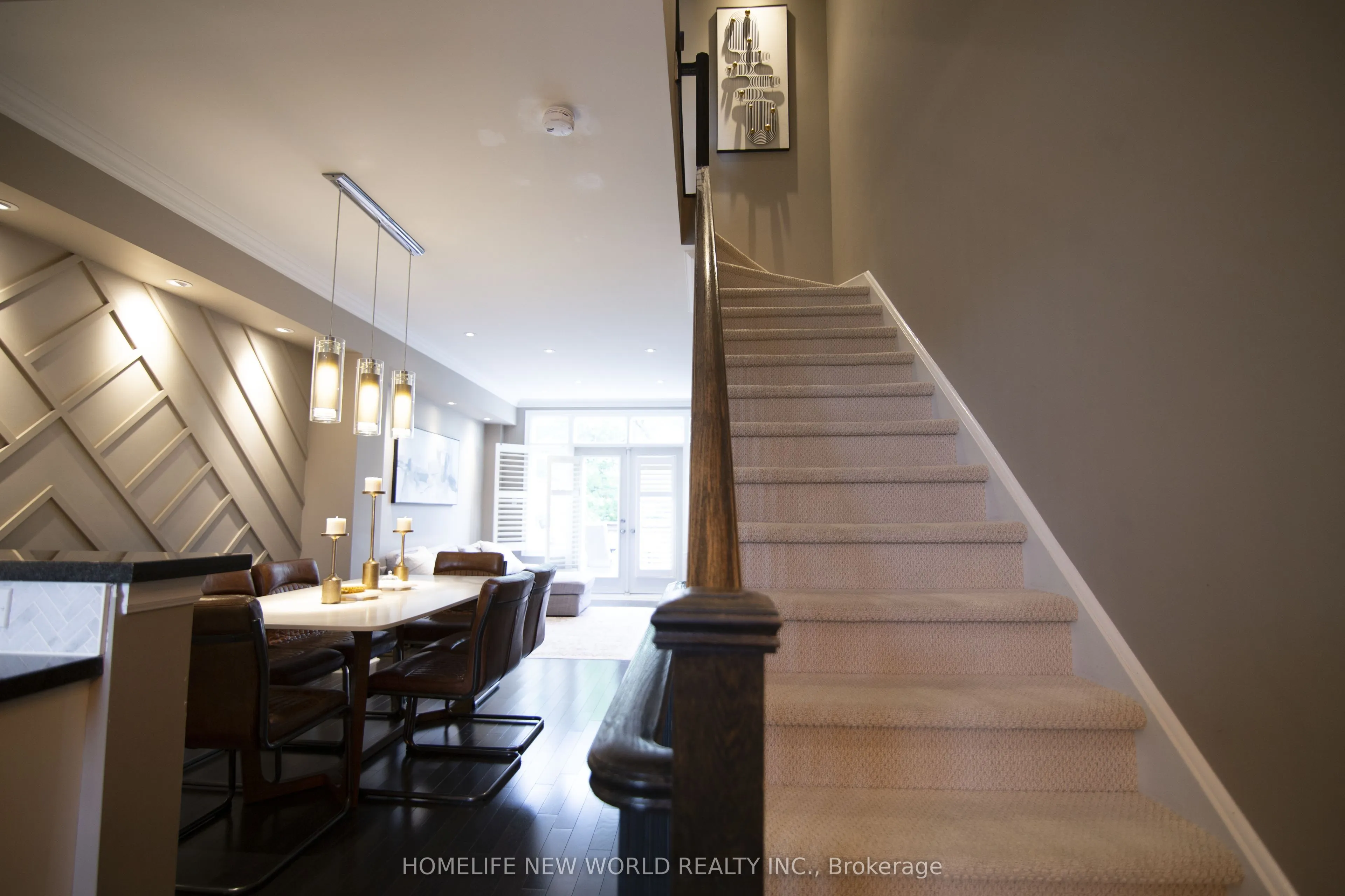 585A Oxford Street