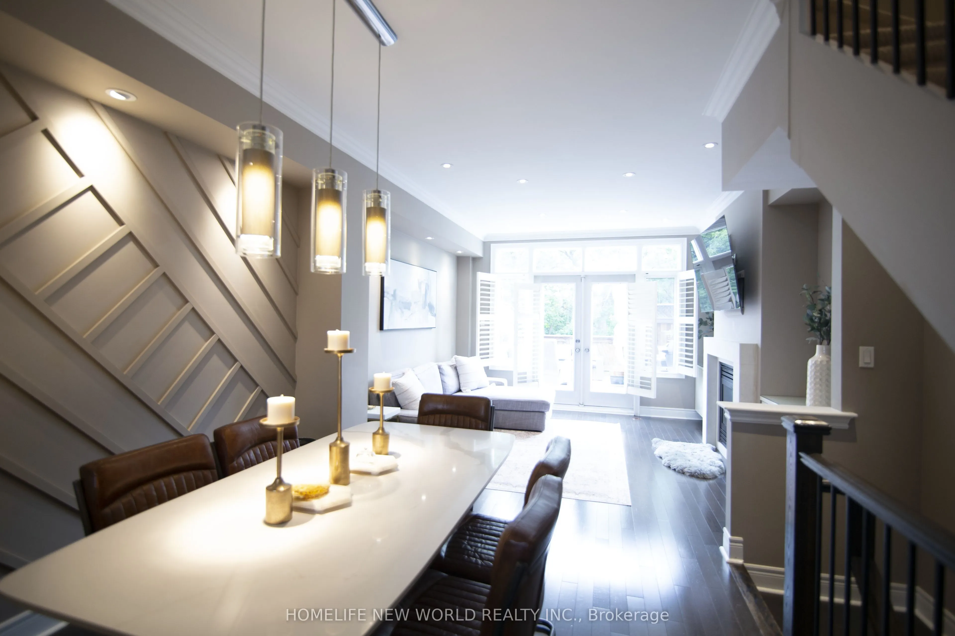 585A Oxford Street