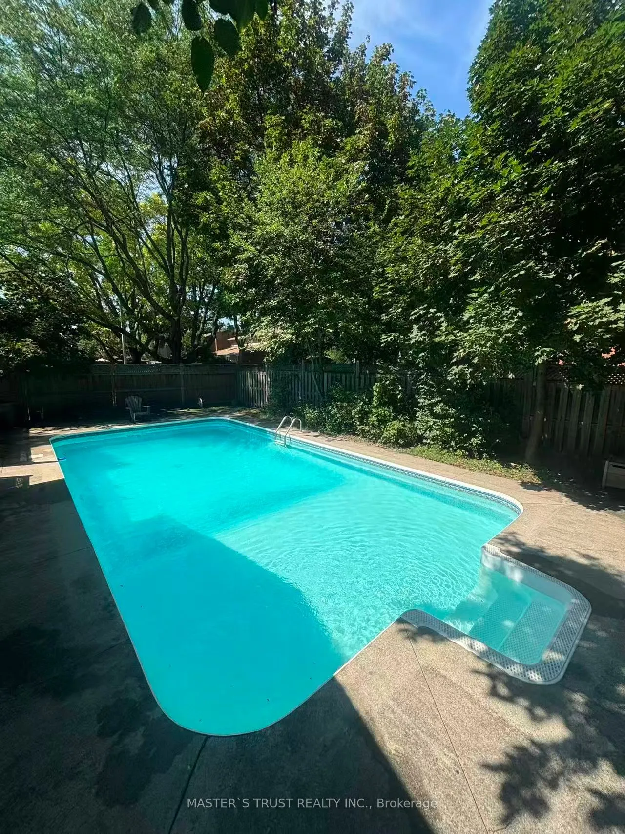 1585 Crombie Road