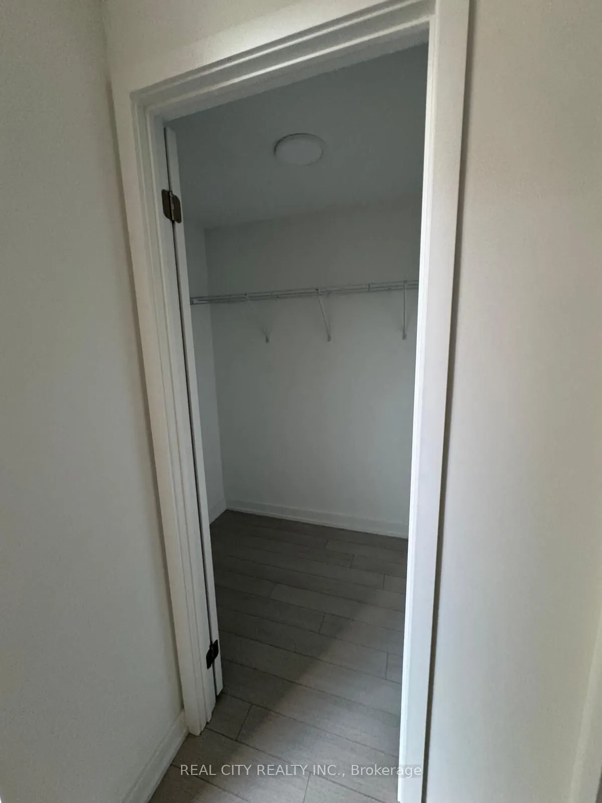 4010 Eglinton Avenue #406