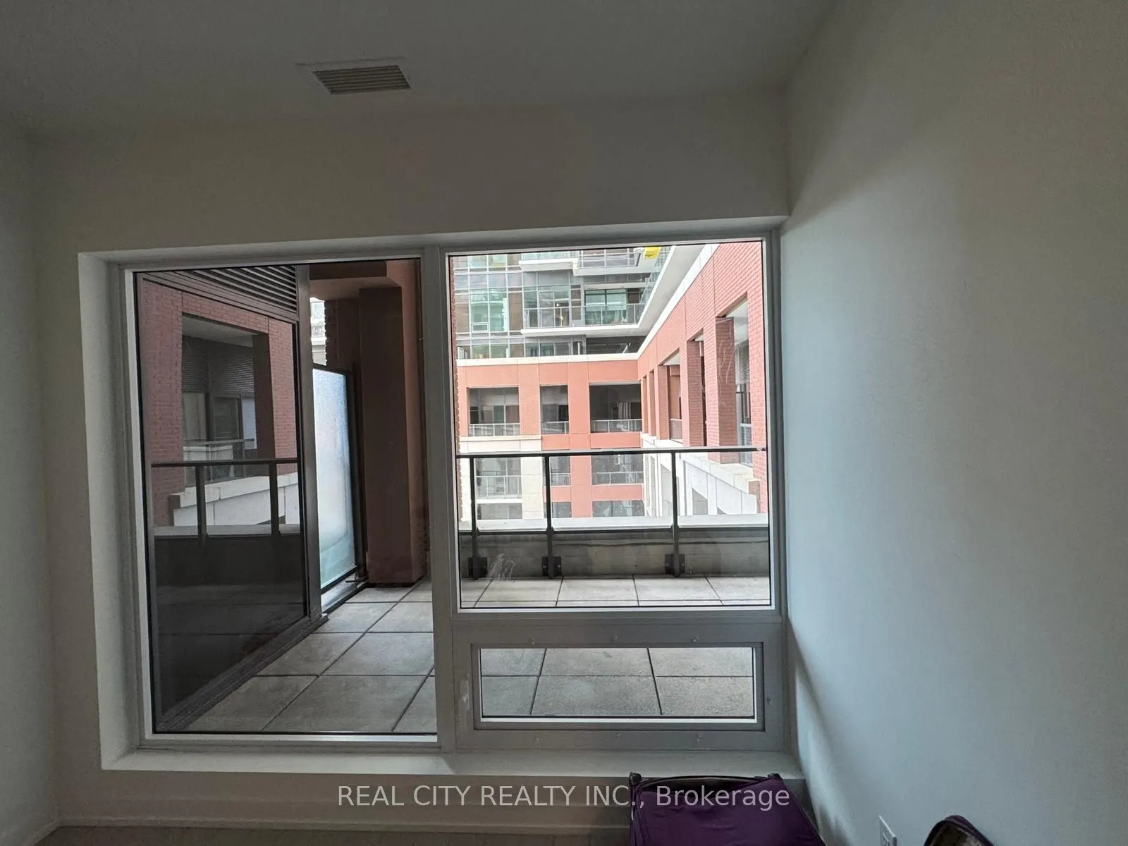4010 Eglinton Avenue #406