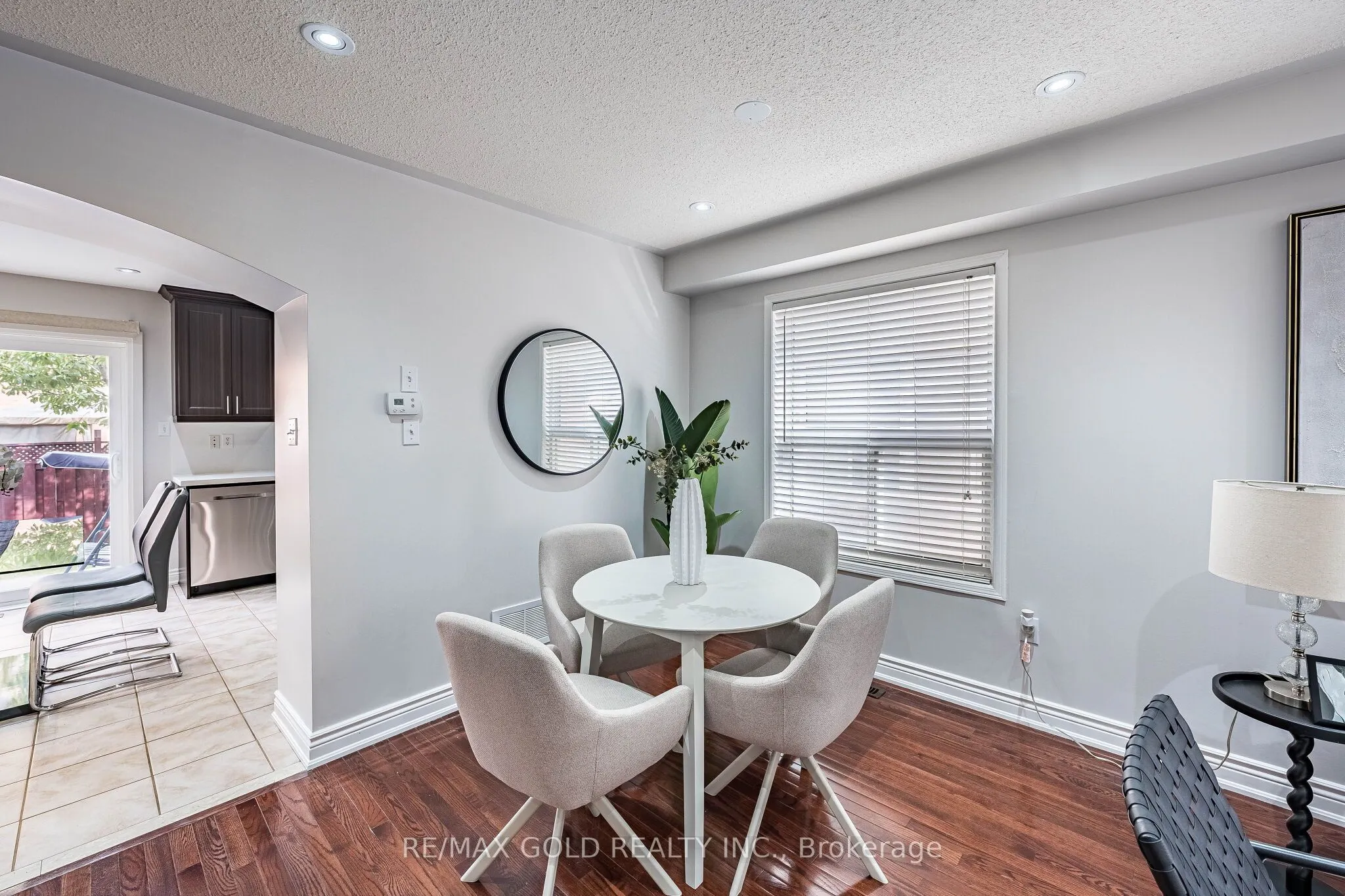 21 Edenvalley Road