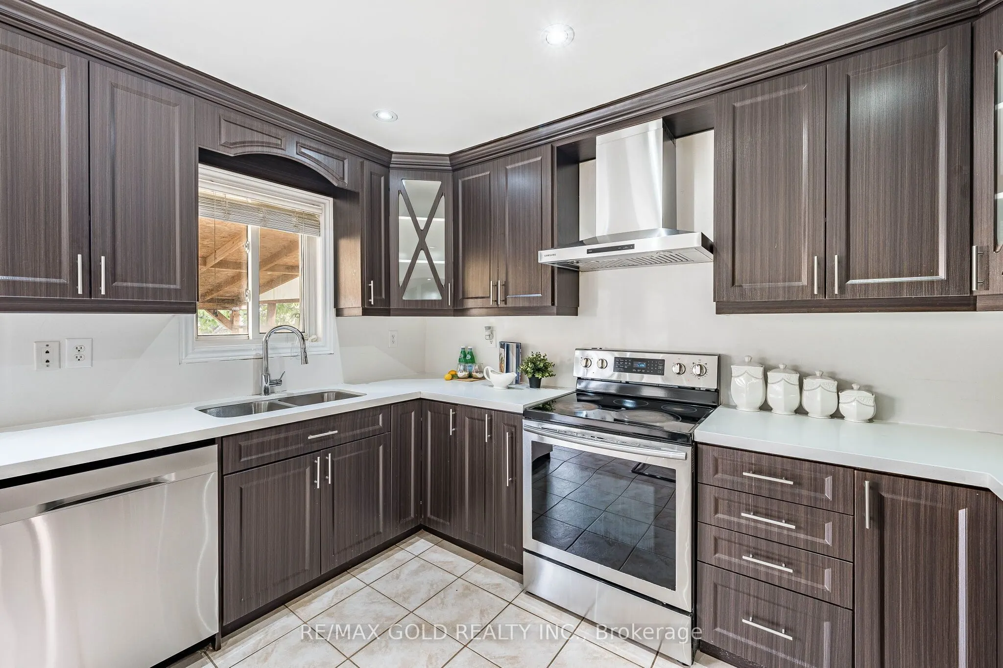 21 Edenvalley Road