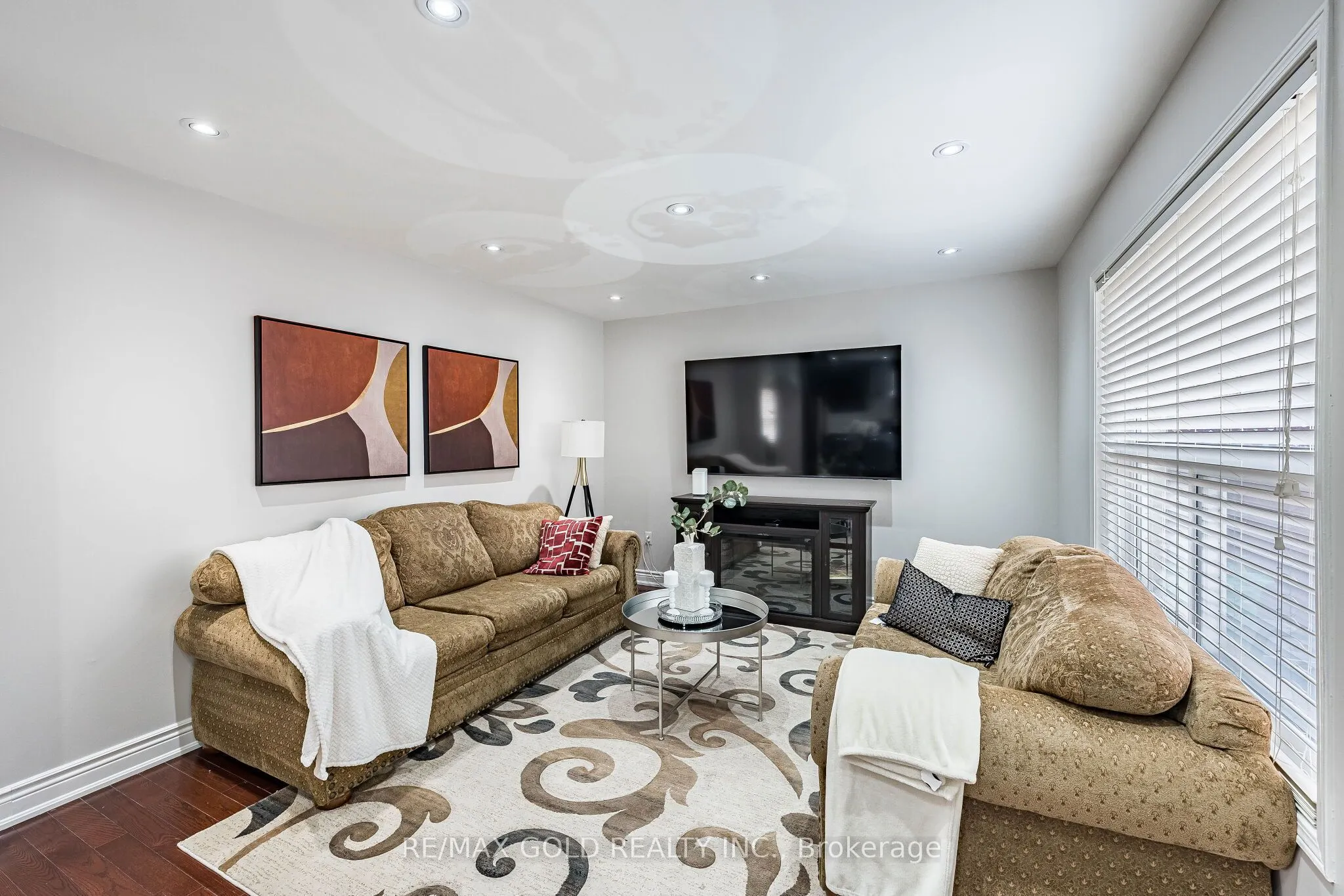 21 Edenvalley Road
