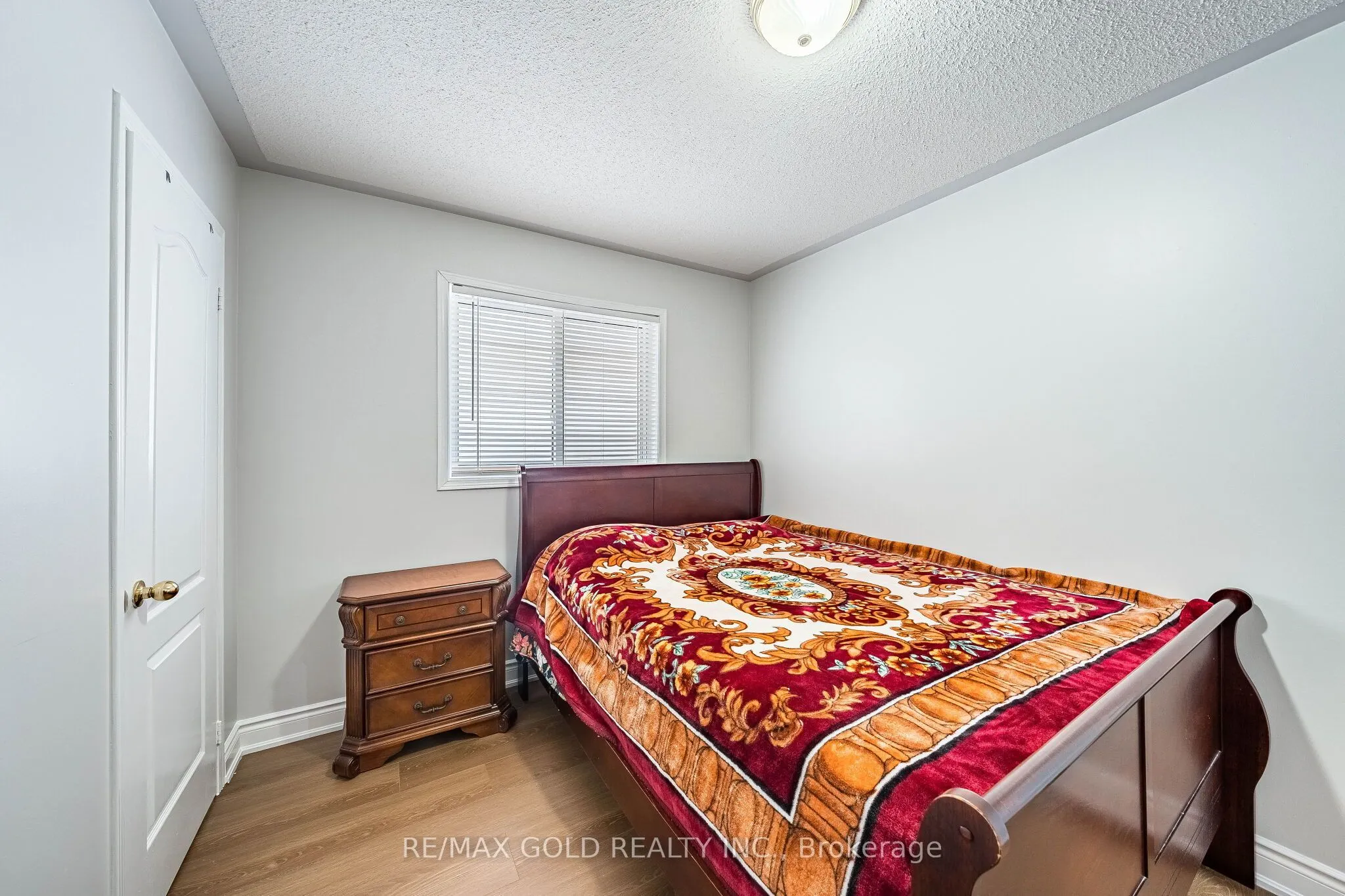 21 Edenvalley Road
