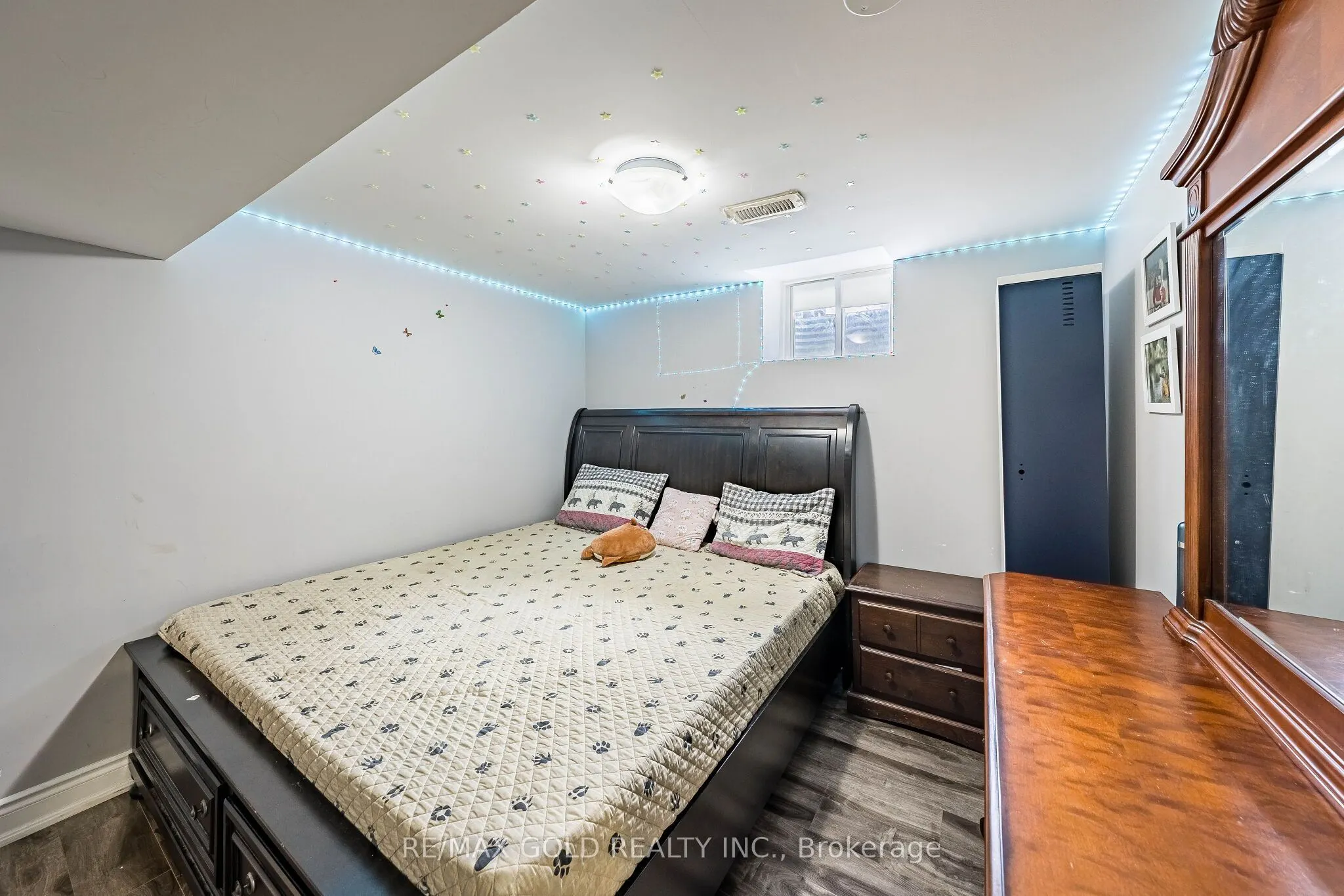 21 Edenvalley Road