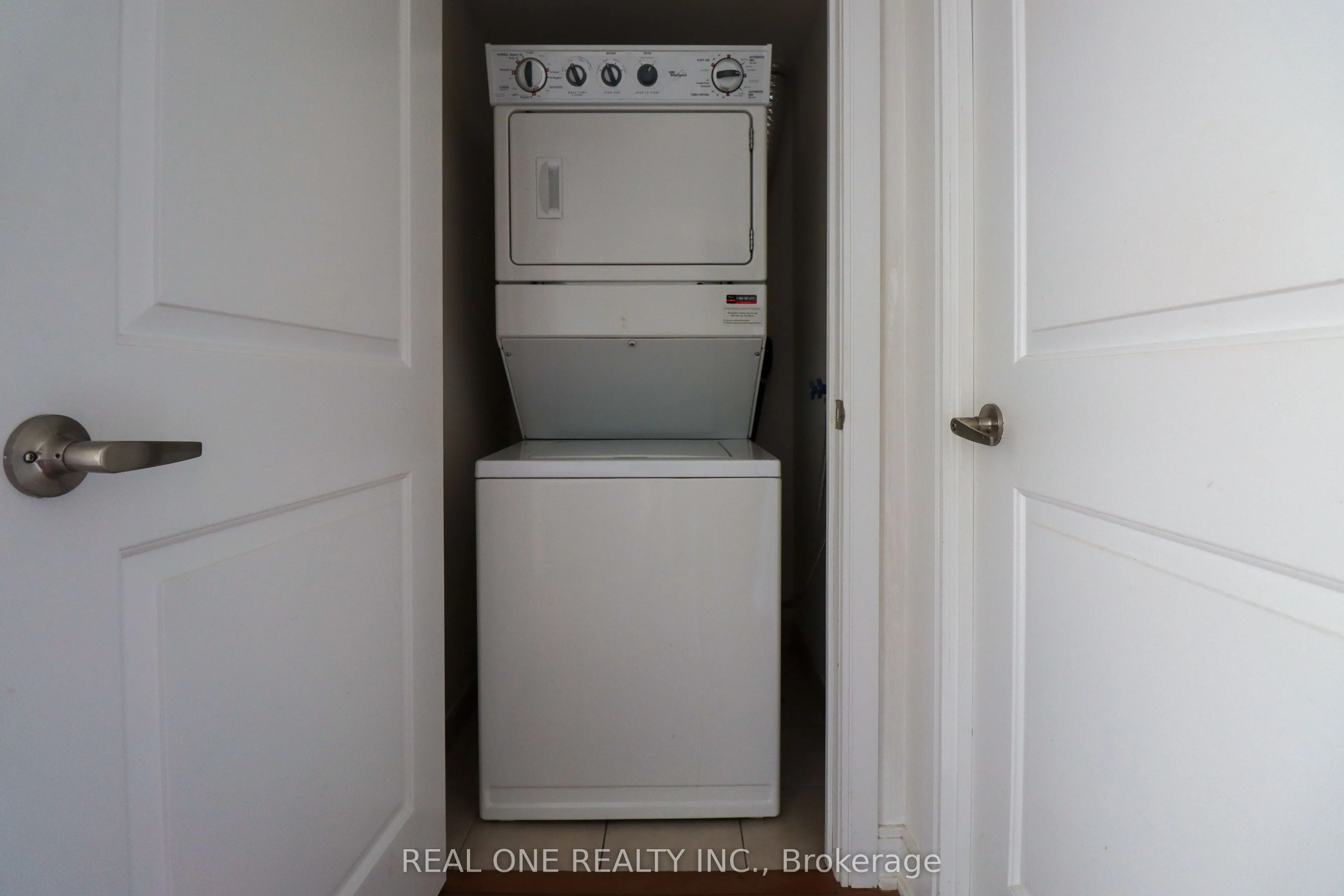 330 Burnhamthorpe Road W #801