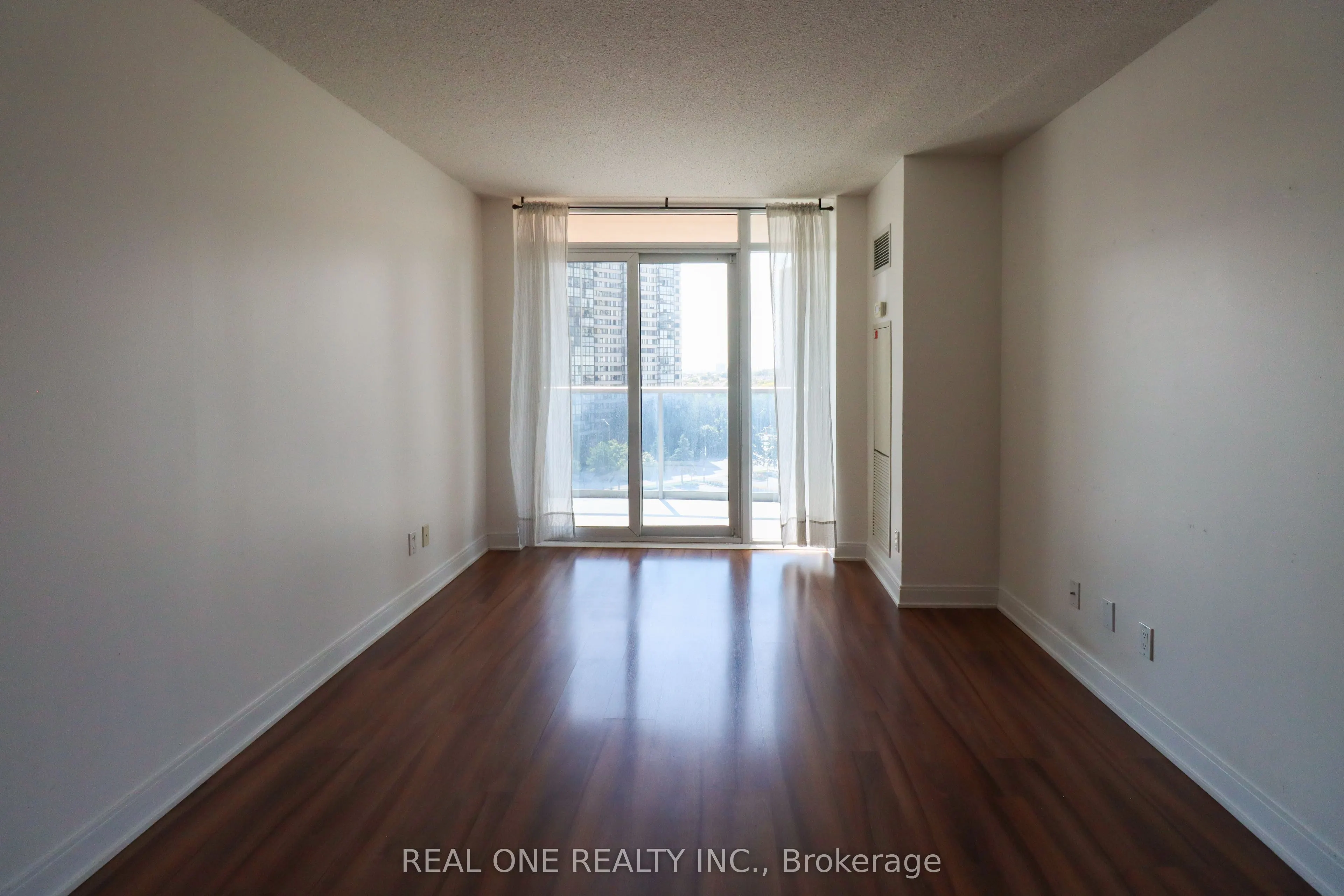330 Burnhamthorpe Road W #801