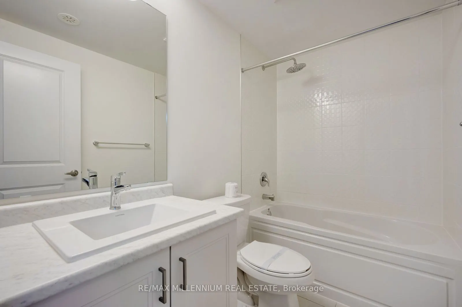 10 Thornbird Crescent #Main