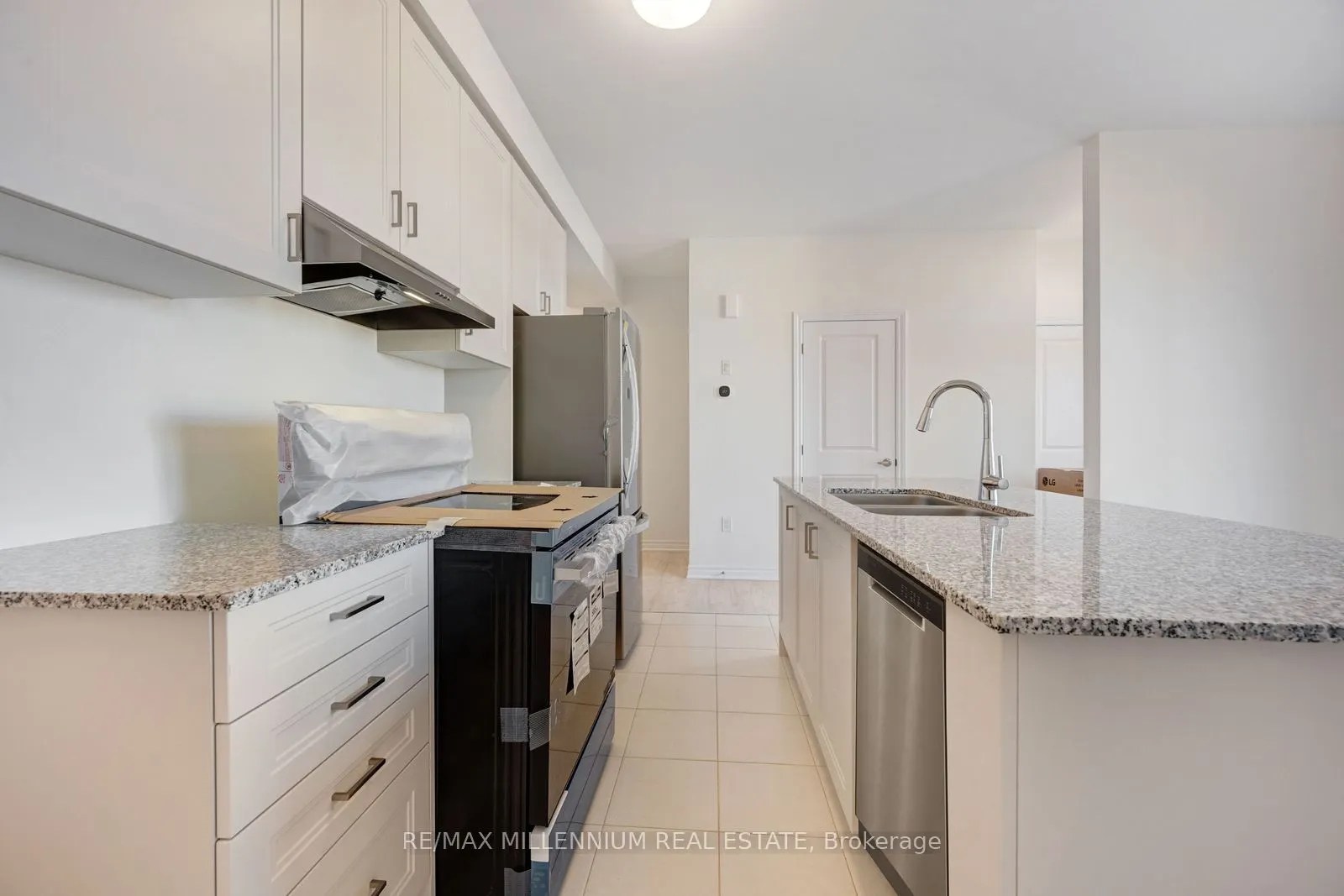 10 Thornbird Crescent #Main