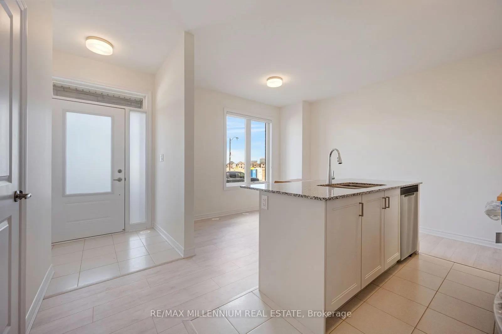 10 Thornbird Crescent #Main