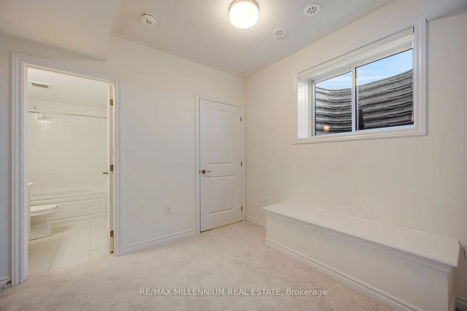 10 Thornbird Crescent #Main