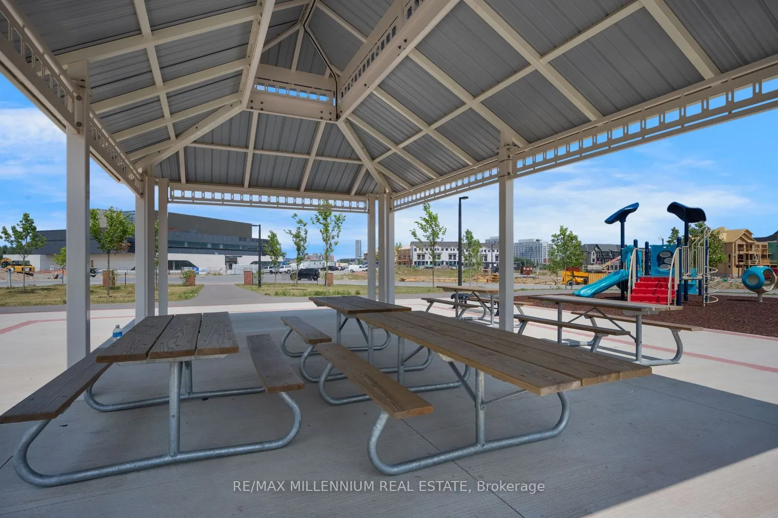 10 Thornbird Crescent #Main