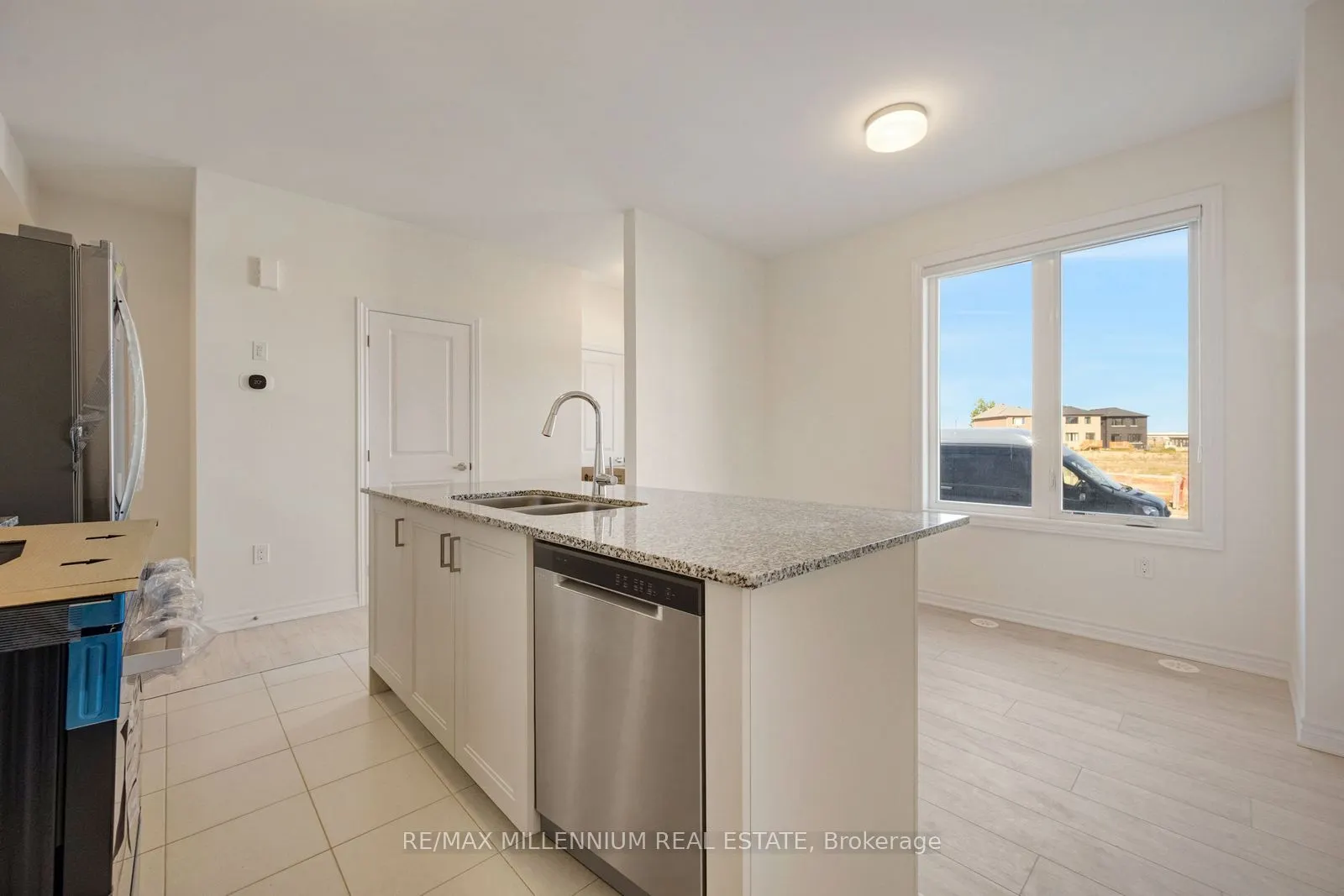 10 Thornbird Crescent #Main
