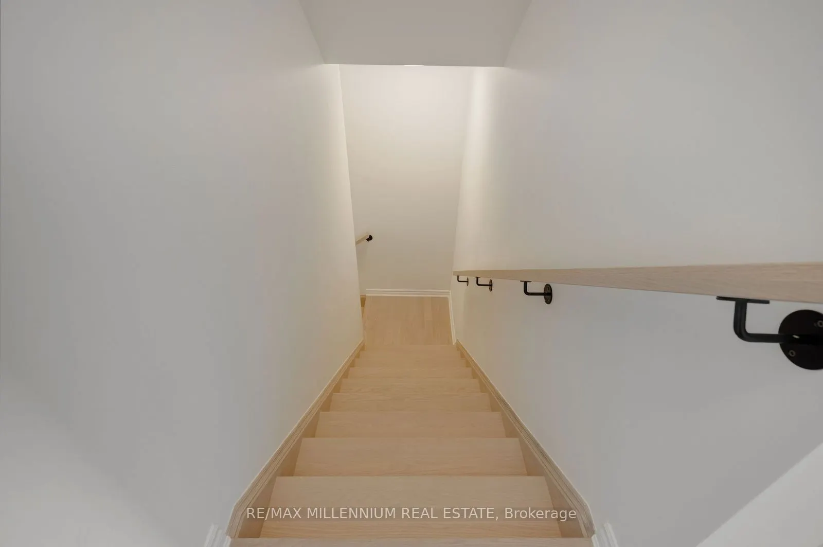 10 Thornbird Crescent #Main