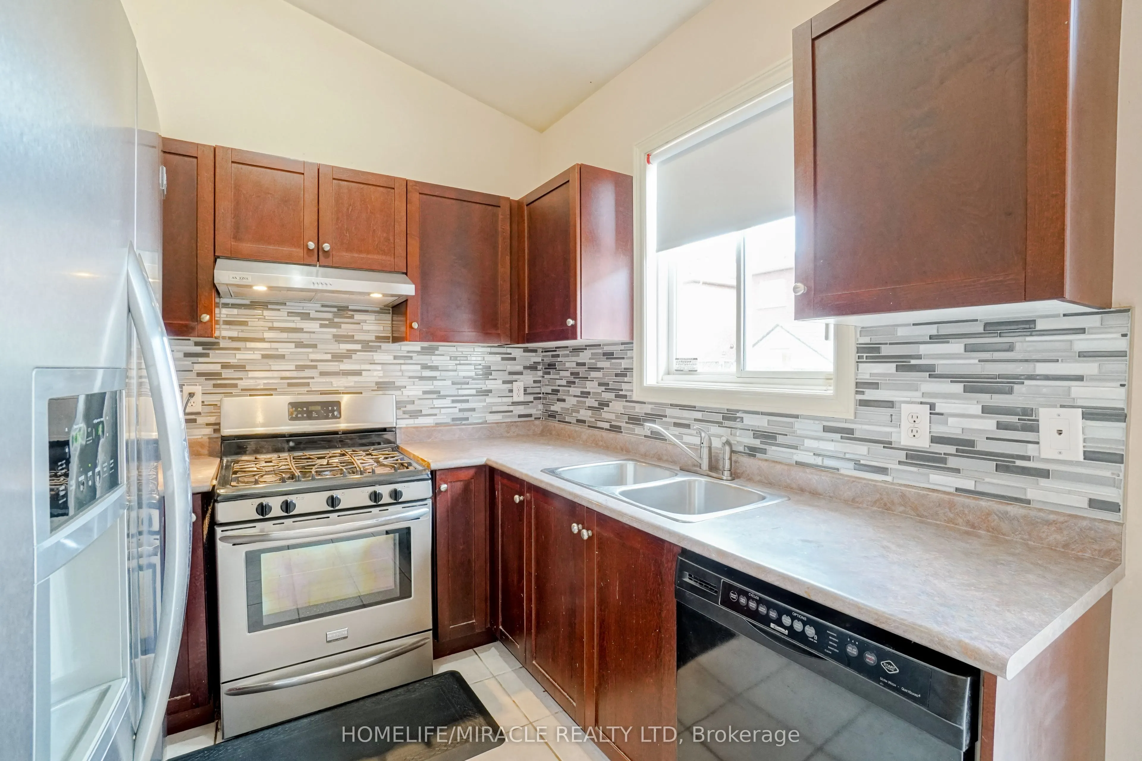 824 Khan Crescent
