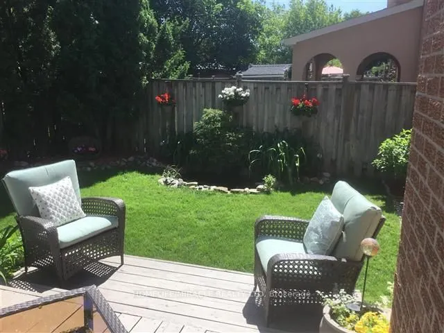 8 Willowcrest Court